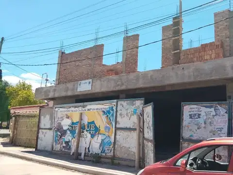 VENTA 2 DEPARTAMENTOS Y LOCAL COMERCIAL EN LUJAN 