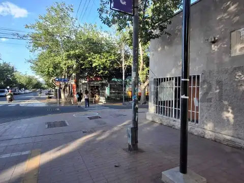 CENTURY 21 LÓPEZ Vende lote en excelente esquina
