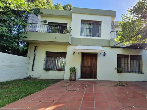 VENTA - EXCELENTE CASA 6 AMBIENTES C/PILETA. BELLA VISTA