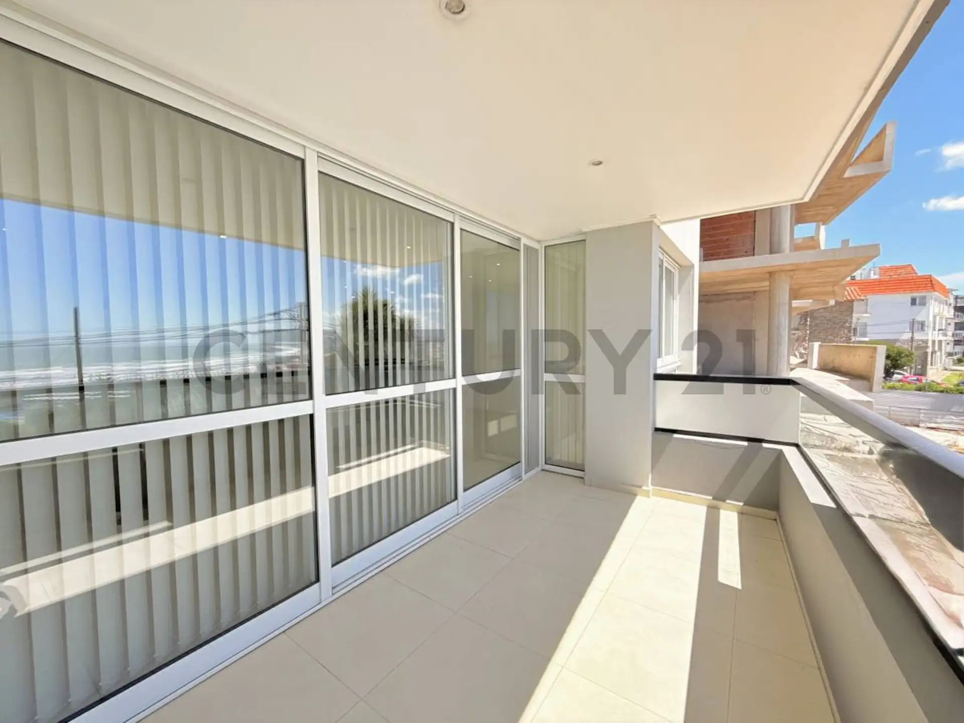 Depto 3 amb, 86m² con cochera cubierta y vista al mar — Punta Mogotes