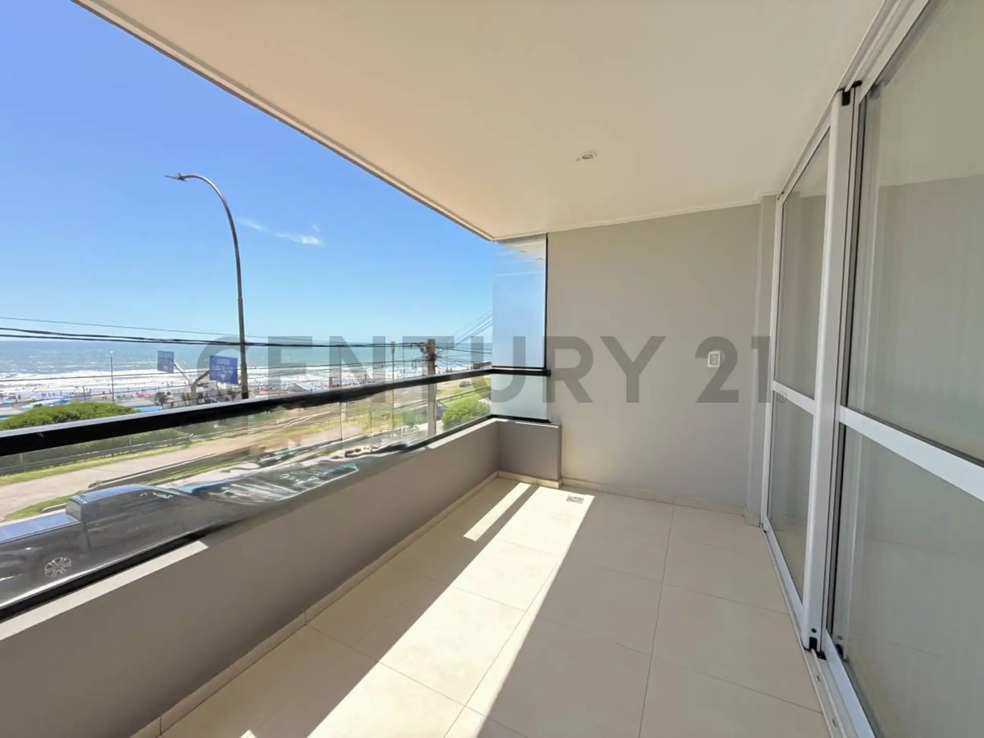 Depto 3 amb, 86m² con cochera cubierta y vista al mar — Punta Mogotes