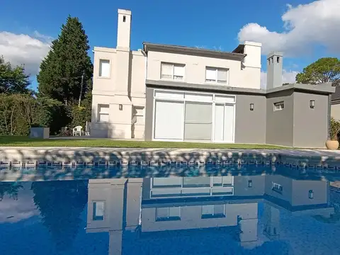 Excelente casa en barrio privado Loma Verde con excelente precio, 3 dormitorios y 3 baños