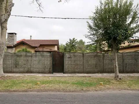Casa en Venta con 2 cocheras