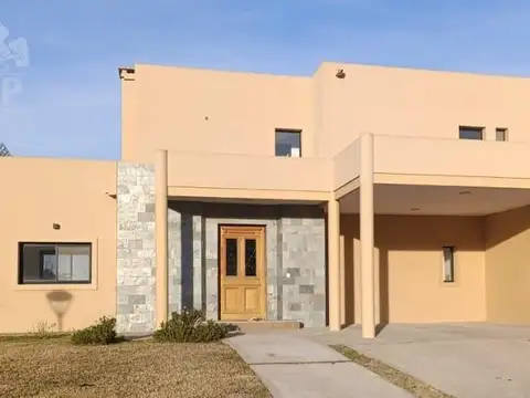 Casa en alquiler anual a la laguna