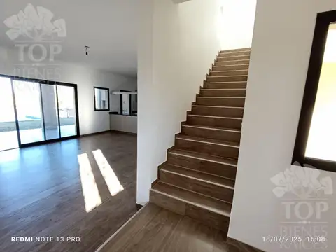 Casa 6 ambientes con 3 baños