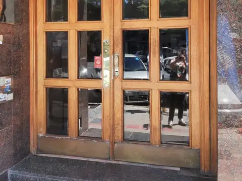 ALQUILER – Departamento de 2 dormitorios con balcón en pleno Centro sobre Av. Maipú