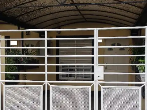 TRIPLEX AL FRENTE APTO CREDITO