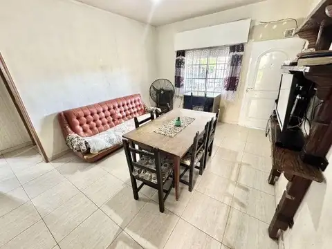 Casa 4 ambientes con 1 baño