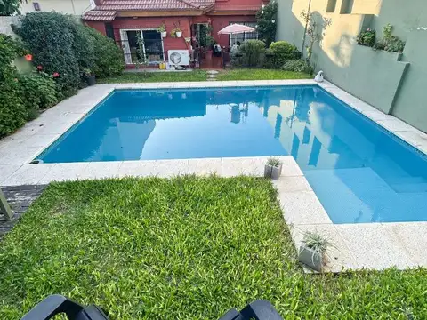 Casa de 8 ambientes en 2 plantas, con garage, pileta y mas 
