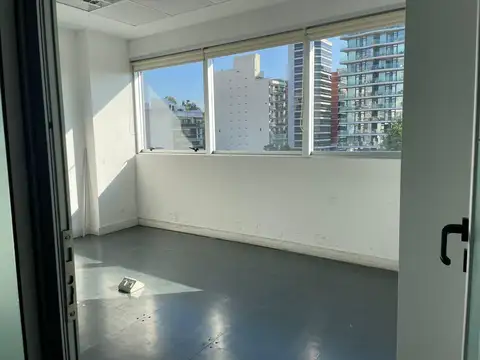 Oficina 4 ambientes con 2 baños