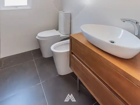 Casa 6 ambientes con 4 baños