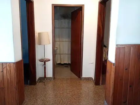 Casa 7 ambientes con 2 baños