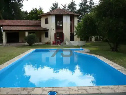 Casa en Venta con 4 cocheras