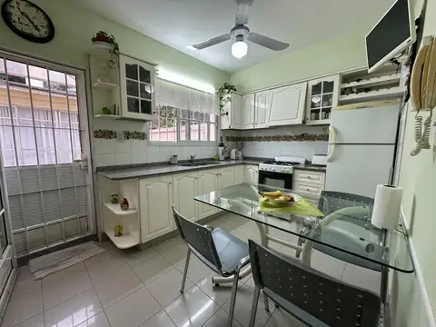 Depto Tipo Casa 4 ambientes con 2 baños