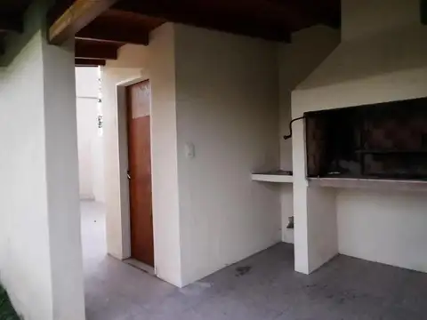 Casa en Alquiler con 2 cocheras