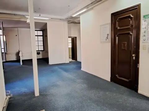 Oficina 6 ambientes con 2 baños
