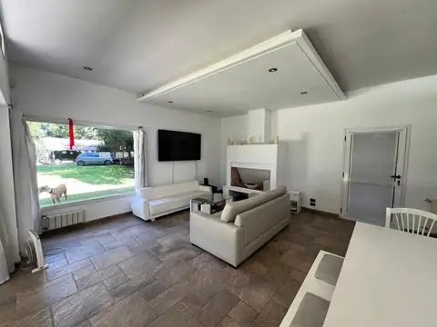 Casa en Venta en Barrio Parque Leloir, USD 385.000