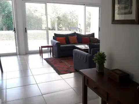 Casa 4 ambientes con 3 baños