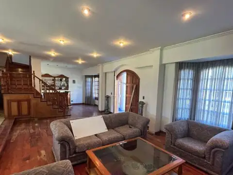 Casa 6 ambientes con 3 baños