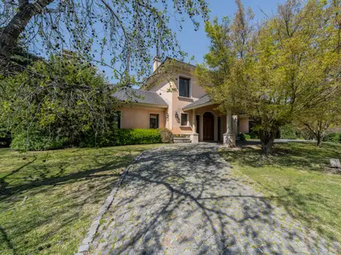 VENTA. Casa 6 Amb c/dos cocheras y piscina. VISTA AL CAMPO DE GOLF