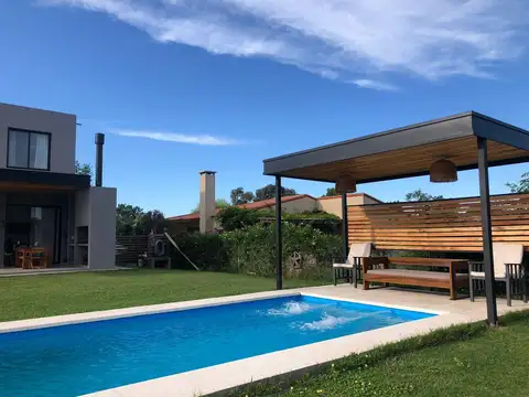 Casa 5 ambientes con 2 baños