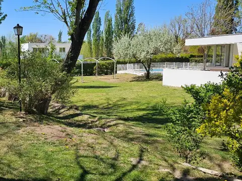 Casa en Venta con 4 cocheras