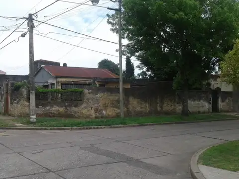 Matheu 1010, esquina, 145 m2, la Florida, permuta.-