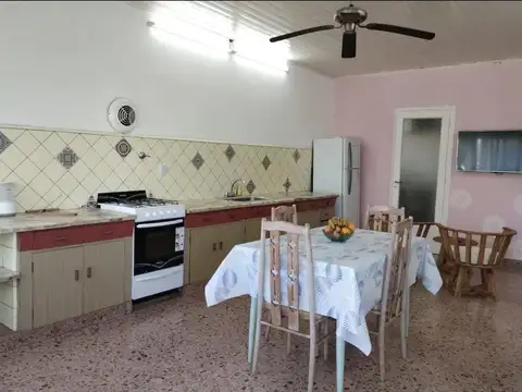 Casa 6 ambientes con 4 baños