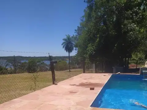 VENDO CASA EN AMPLIO TERRENO, QUINCHO Y PILETA, CANDELARIA MNES