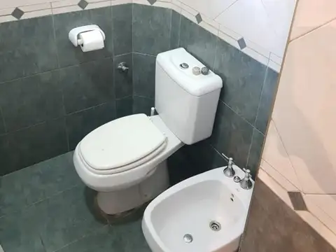 Casa 5 ambientes con 2 baños