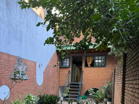 Casa 6 ambientes con 4 baños
