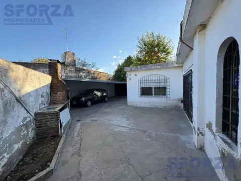 Casa en Venta con 3 cocheras