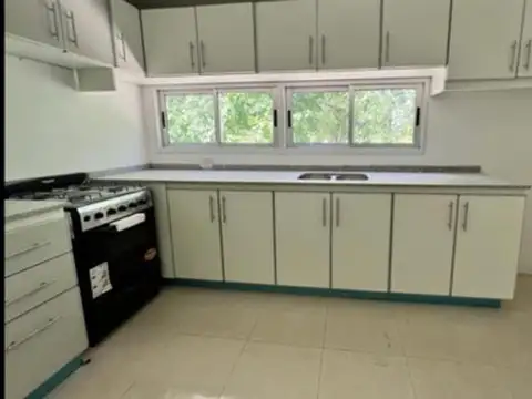 DEPARTAMENTO, AMPLIO; LUMINOSO. EXCELENTE UBICACION 