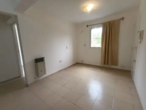 Depto Tipo Casa 2 ambientes con 1 baño