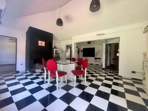 Casa 4 ambientes con 2 baños