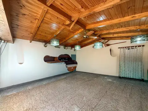 Casa 5 ambientes con 1 baño