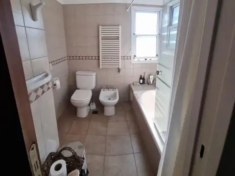 Casa en Alquiler con 4 cocheras