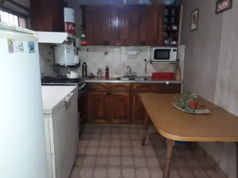 Casa americana con departamento planta alta venta