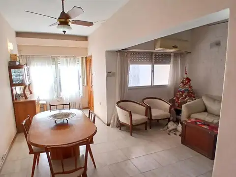 Casa 5 ambientes con 2 baños