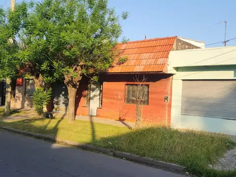 Casa 3 ambientes con garage y patio