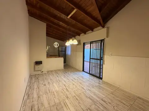 Casa en Alquiler con 1 cochera