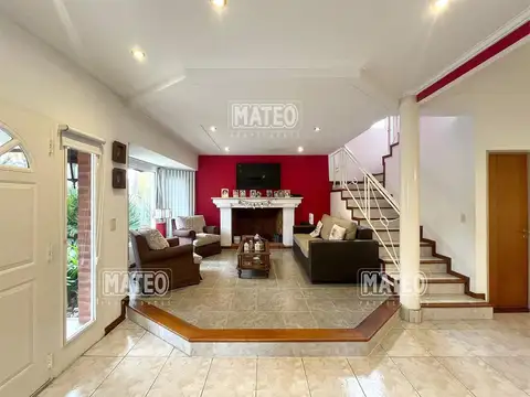 Casa en Alquiler con 4 cocheras