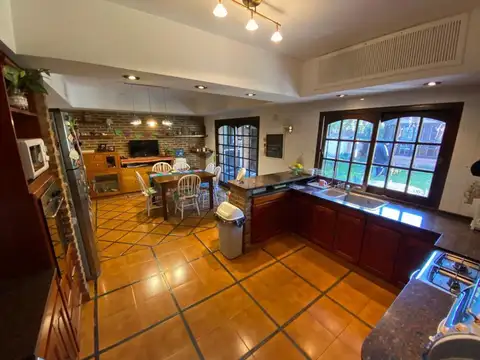 CASA EN VENTA - Castelar norte