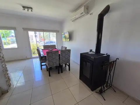Casa 5 ambientes con 2 baños