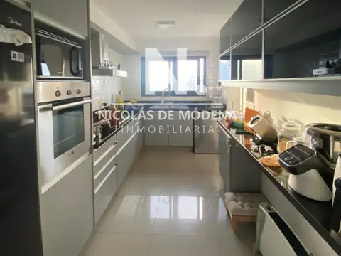 Apartamento en venta de 3 dormitorios y servicio, Torre One, punta del este