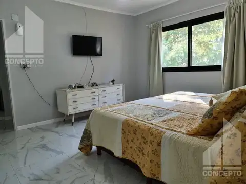 Casa en Alquiler con 1 cochera