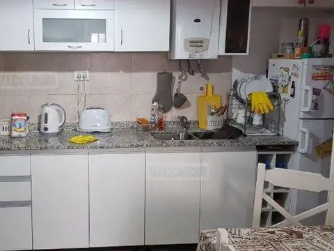 HIPOLITO IRIGOYEN 900, Piso pb