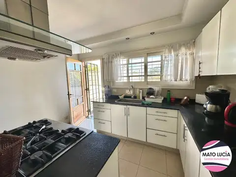 Casa 4 ambientes con 3 baños