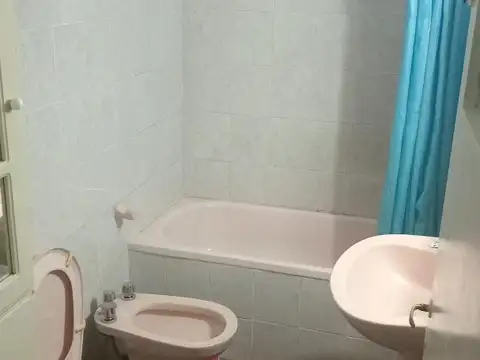 Casa 3 dormitorios con local y cochera doble