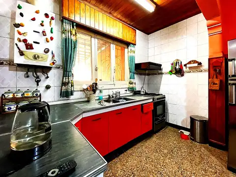 Casa 4 ambientes con 2 baños